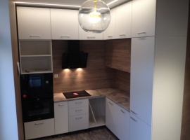 Кухня Фасады МДФ окрашенные, эмаль RAL 9003, натуральный шпон, фурнитура Blum
